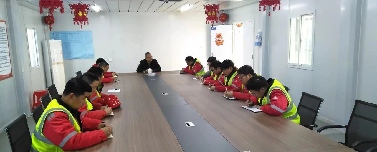 化機公司黨委書記、董事長、總經(jīng)理楊中澤到肥業(yè)搬遷項目部現(xiàn)場辦公