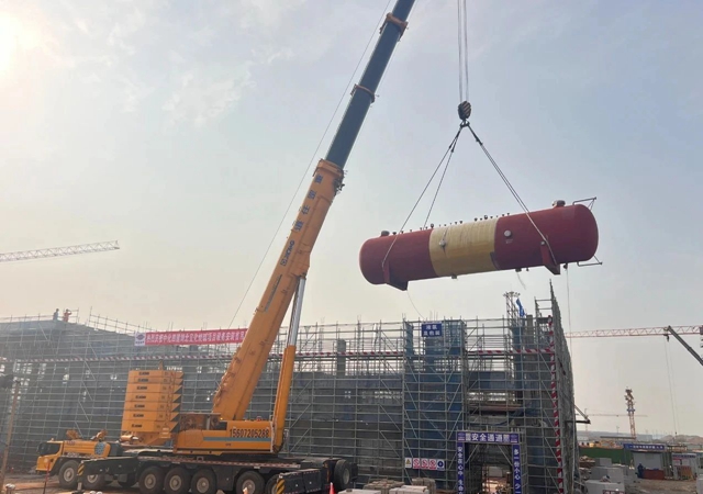首臺(tái)大型設(shè)備“落戶”，氯堿新能源項(xiàng)目吹響工程設(shè)備安裝新號(hào)角！