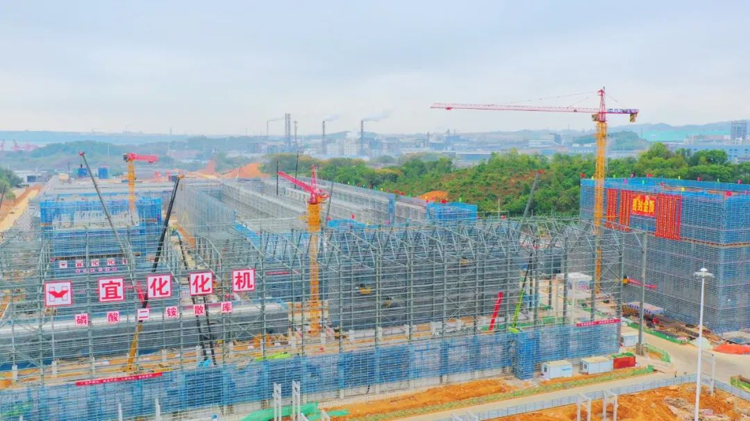 加速推進(jìn)！宜化楚星整體升級(jí)改造項(xiàng)目關(guān)鍵裝置主體結(jié)構(gòu)順利封頂(圖4)