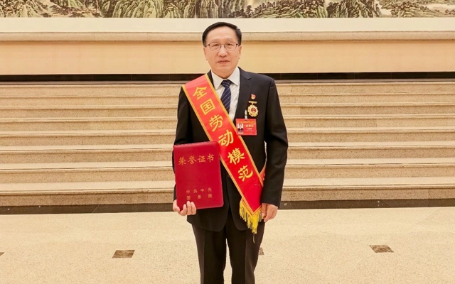 祝賀！新疆宜化礦業(yè)龐建將榮獲全國勞動(dòng)模范