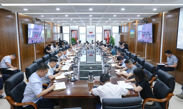宜化集團(tuán)開(kāi)展深入貫徹中央八項(xiàng)規(guī)定精神學(xué)習(xí)教育讀書班第三次集體學(xué)習(xí)研討(圖1)