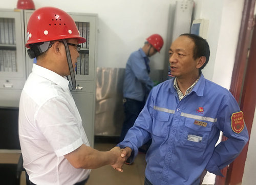 王大真到宜都園區(qū)、股份公司看望慰問基層黨員